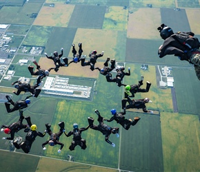 Formation Skydiving 16-way