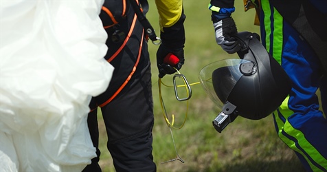 Can a rigger install parts from another manufacturer into my rig?